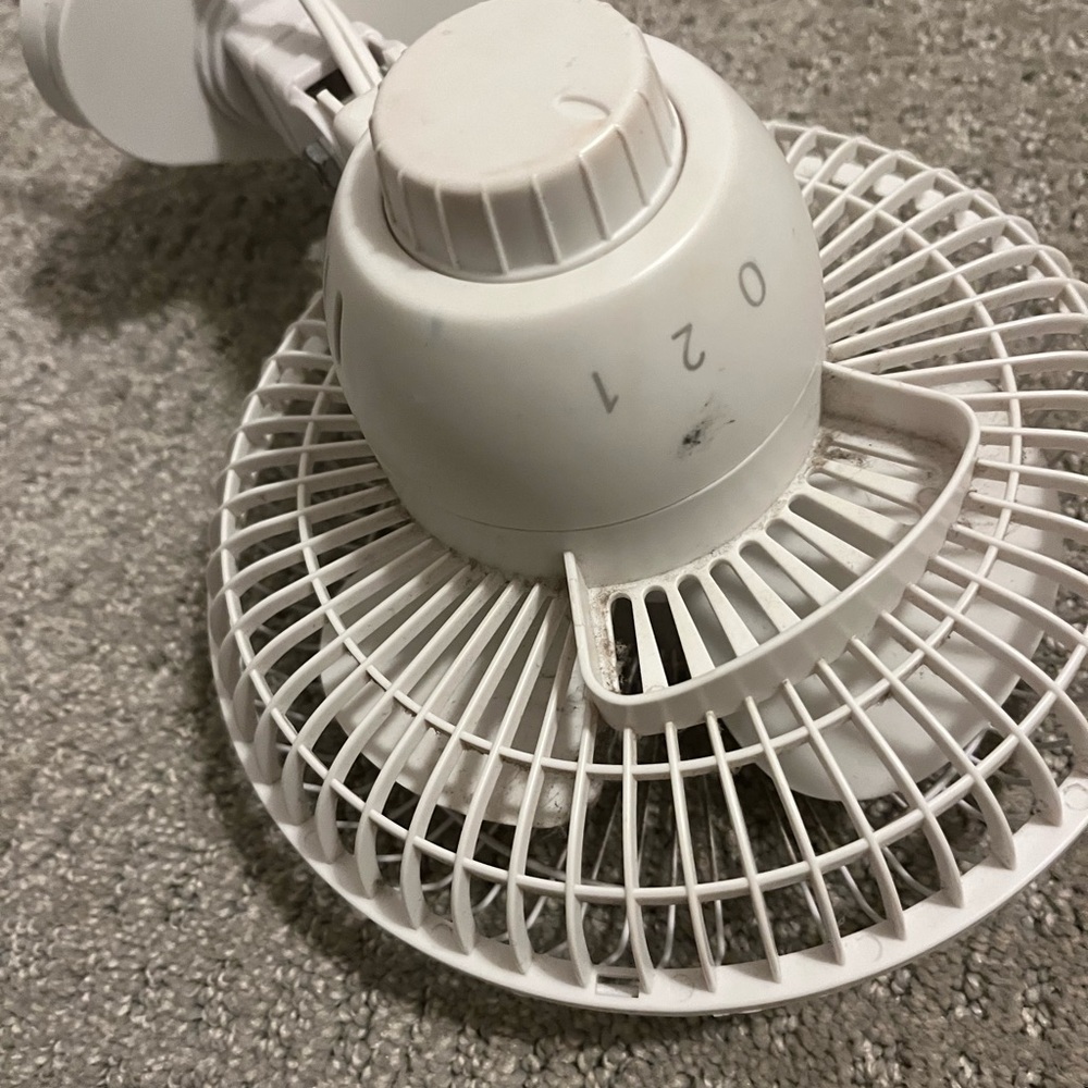 Two speed white on fan 2 Speed - Picture 2 of 2